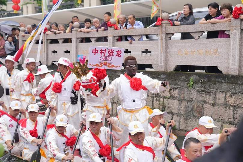 加纳小伙三年赴约温州龙舟,体育无国界温情燃爆赛场